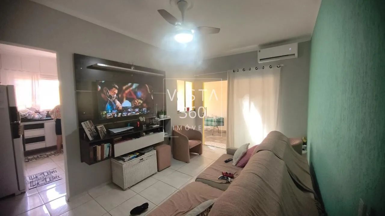 CASA À VENDA COM 2 DORMITÓRIOS, ÁREA GOURMET e 2 VAGAS  90 m² Construídos - Foto 2