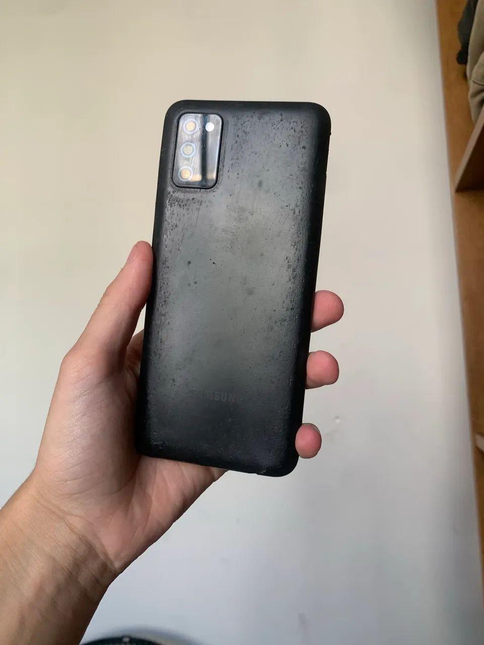 A03 s funcionando normal só está quebrado o conector de carregamento 