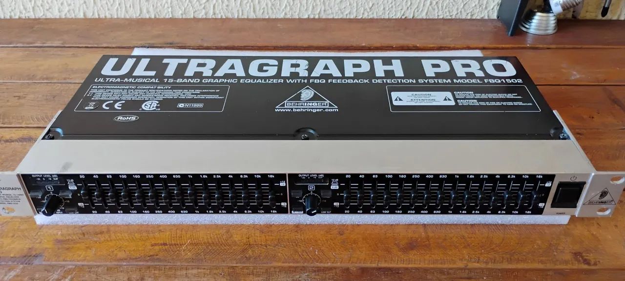 Equalizador Behringer Ultragraph Pro FBQ1502