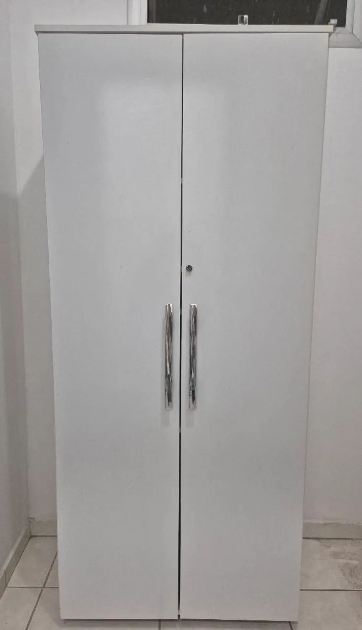 VENDE-SE ARMÁRIOS 