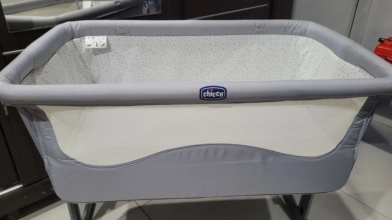Berço Chicco Next 2Me Acoplado a cama. - Foto 2