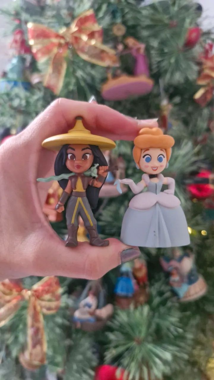 Miniaturas 100 anos Disney Princesa Cinderela e Raya