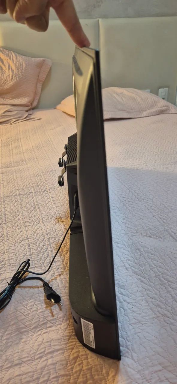 TV 32" Smart TCL com pouso uso, porém sem imagem - Foto 2