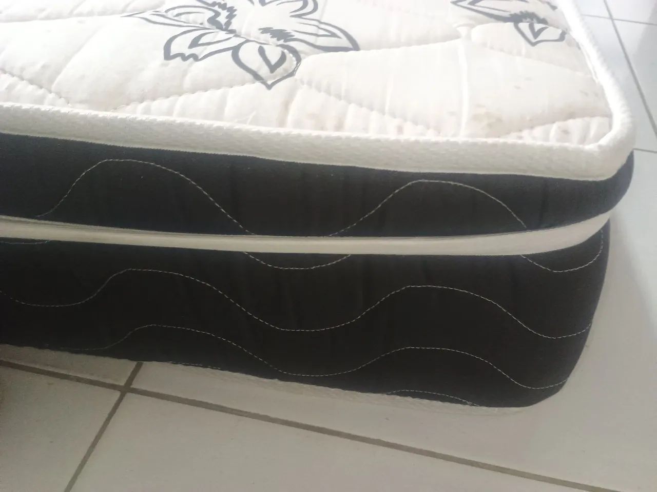 Colchão de casal bem grosso molas ensacadas  - Foto 2