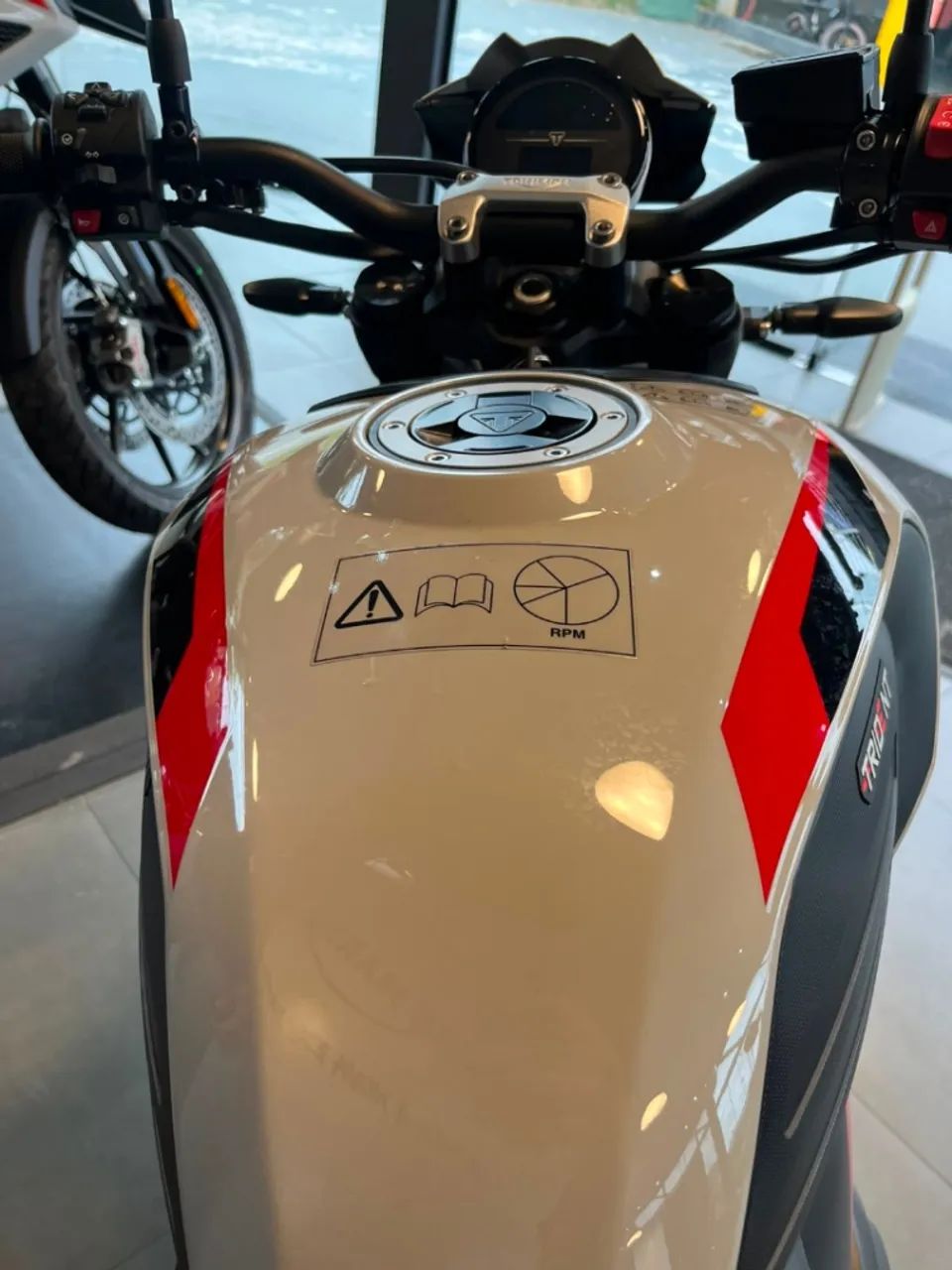 Triumph Trident 800 - Foto 2