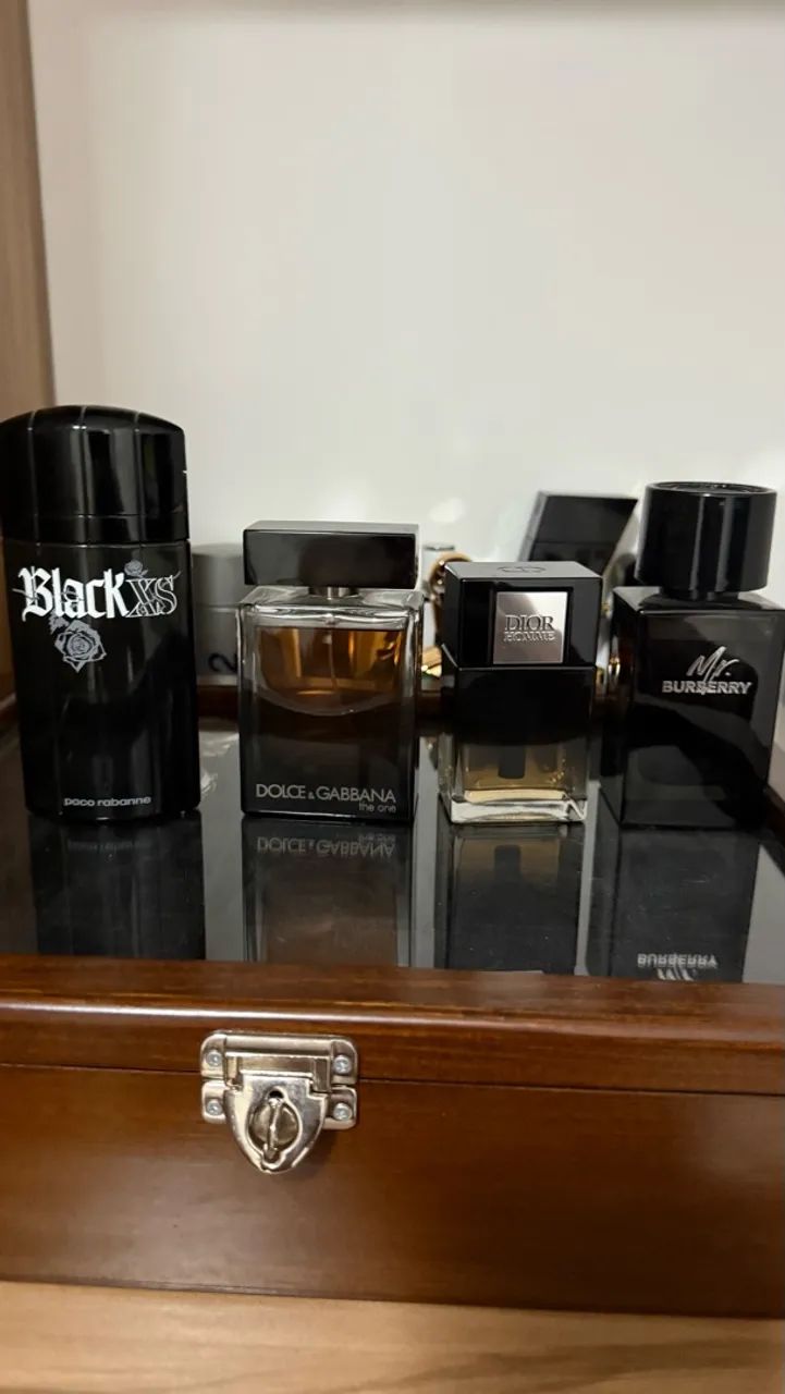 Lote de perfumes vendendo 