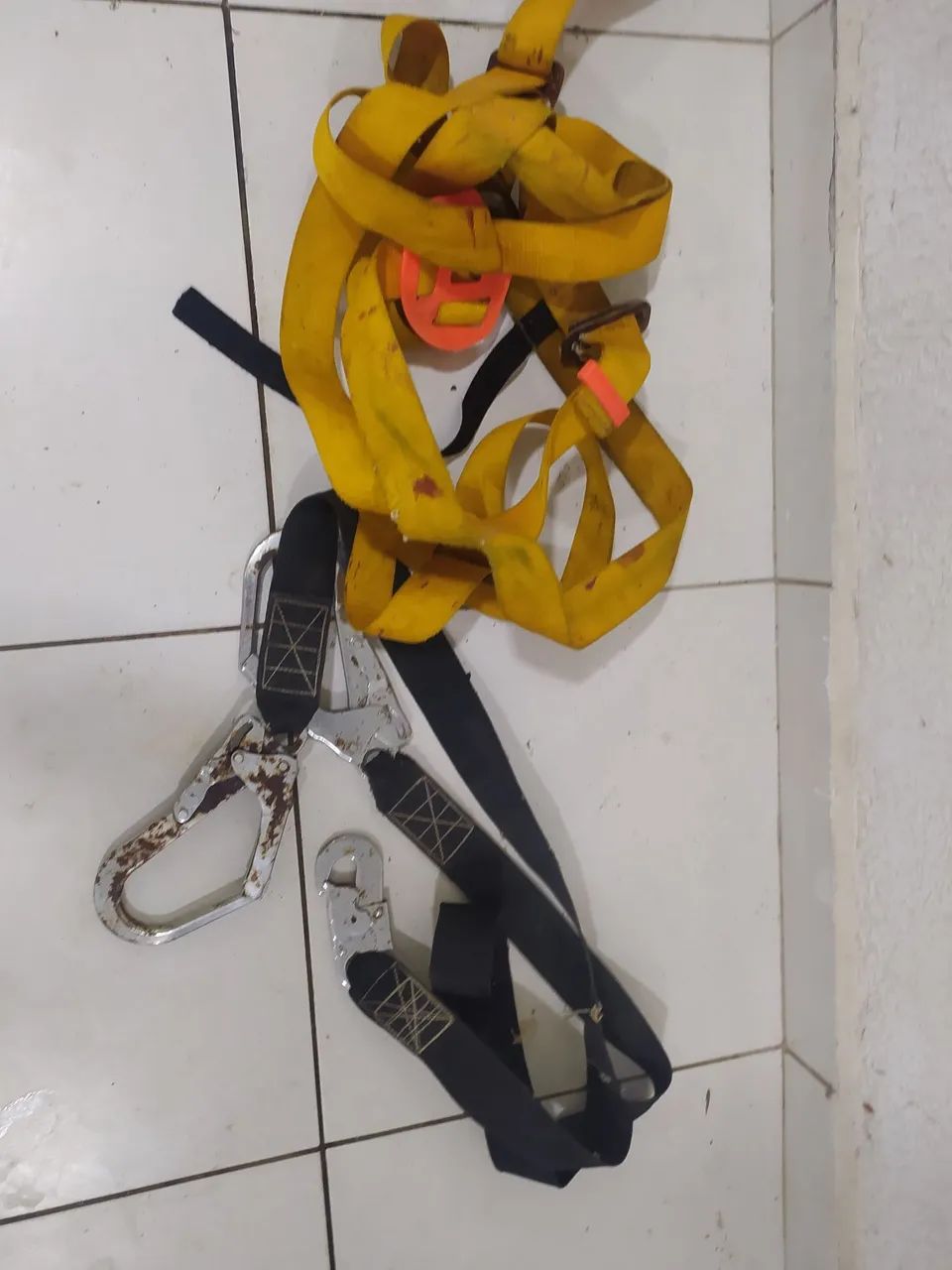 Cinto segurança com capacete 