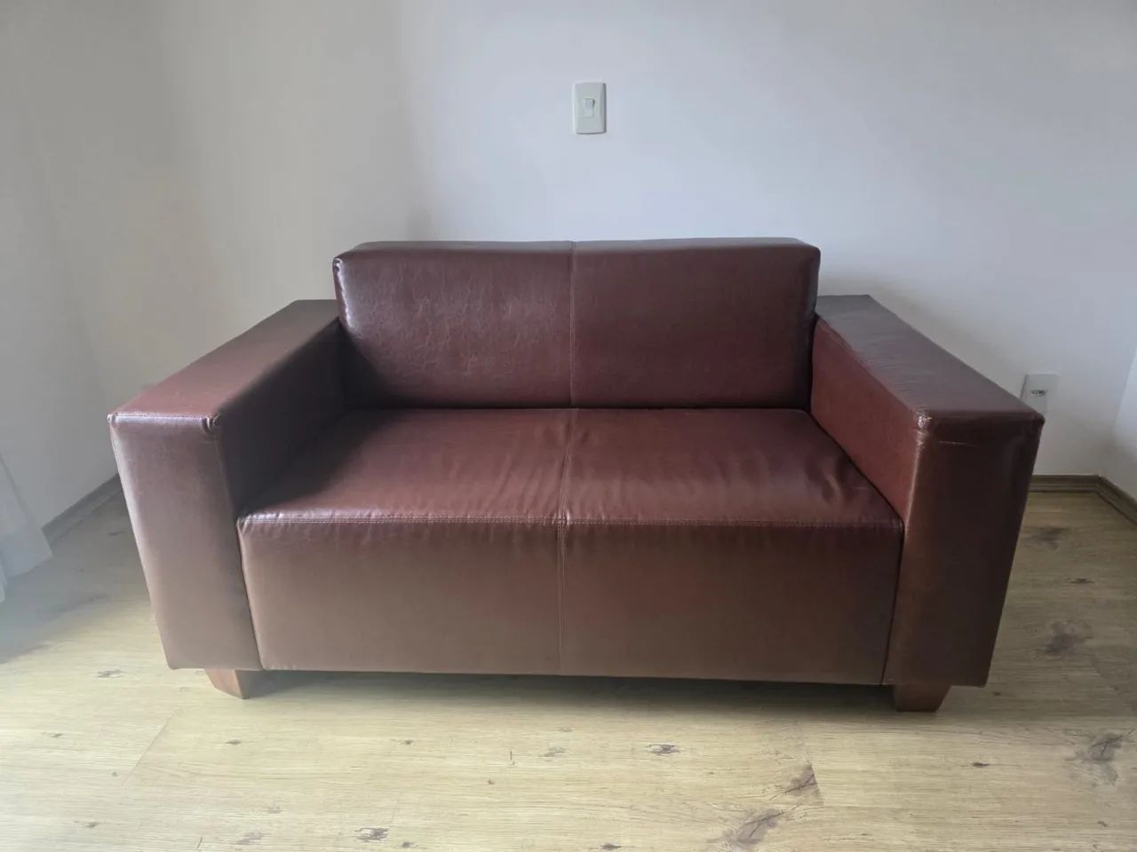 Sofá 2 Lugares em Couro Marrom  - Foto 2