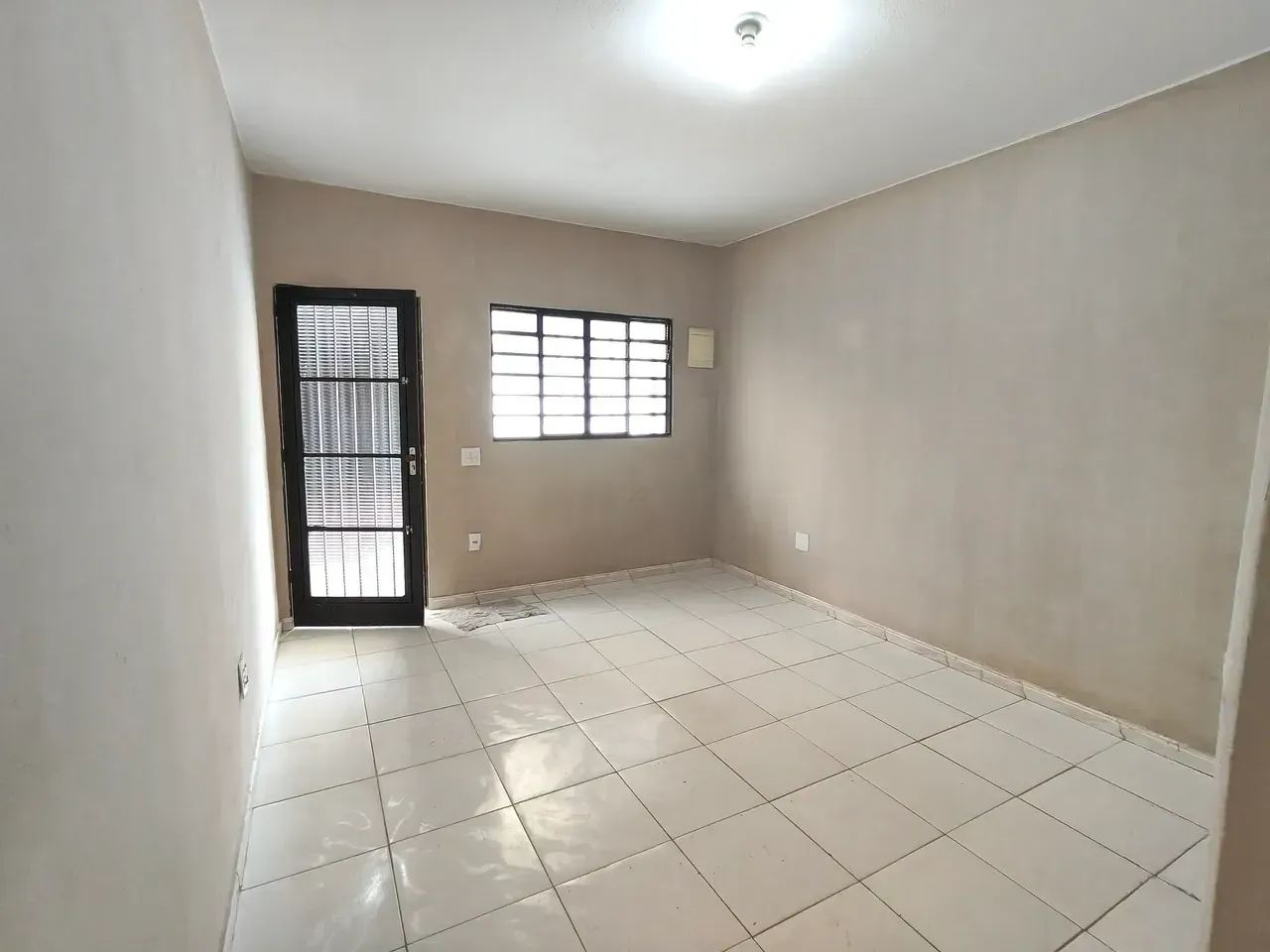 Alugo Casa com 2 dorm-Jardim Florence - Foto 3