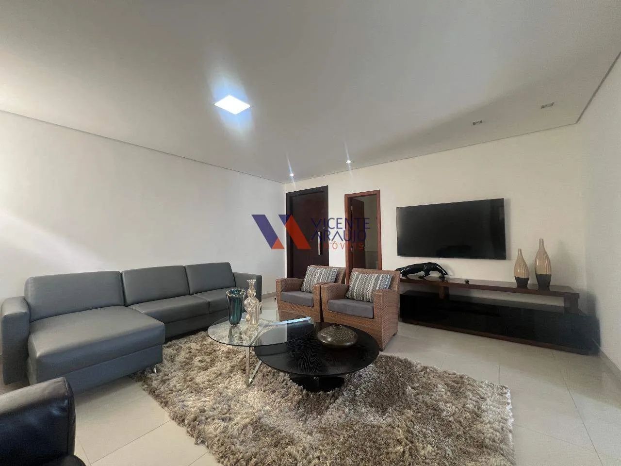 Exclusividade e Sofisticação: Apartamento de Alto Luxo com Fachada em Mármore e Lazer Comp