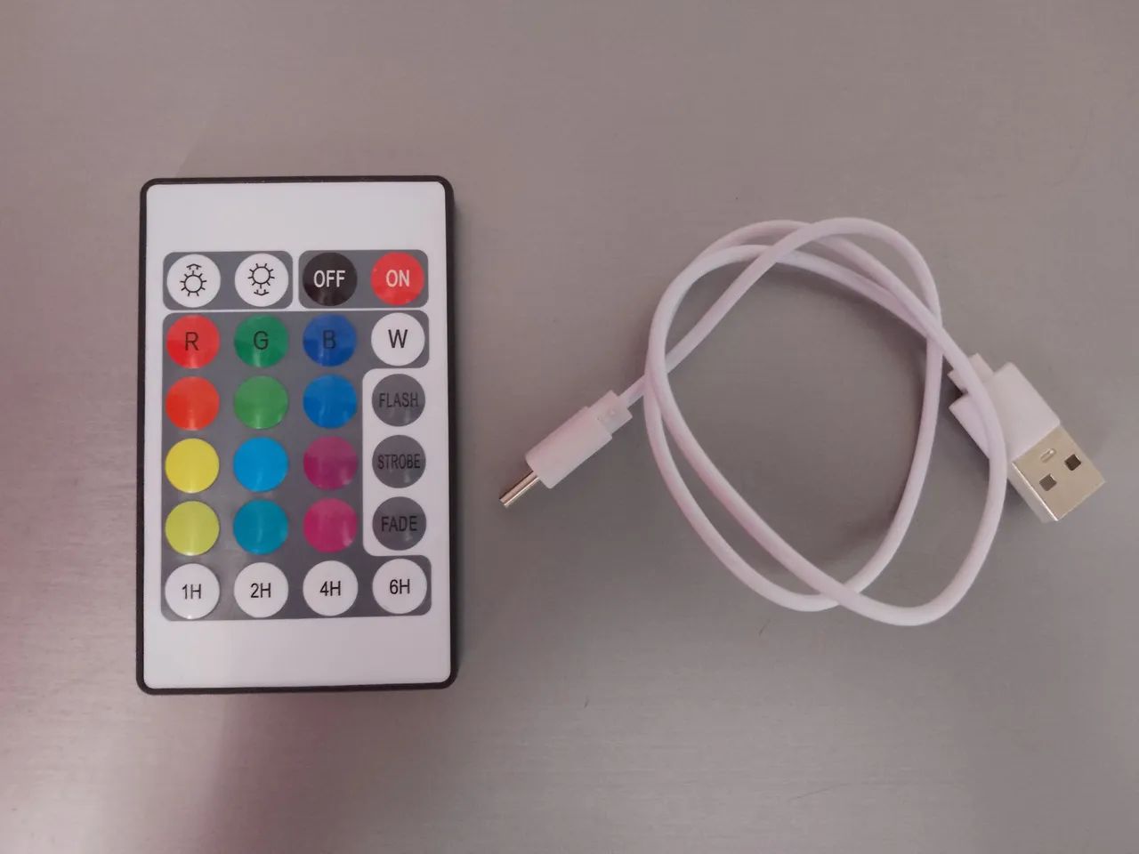Luminária LED com Controle - Pouco Usada - Foto 3