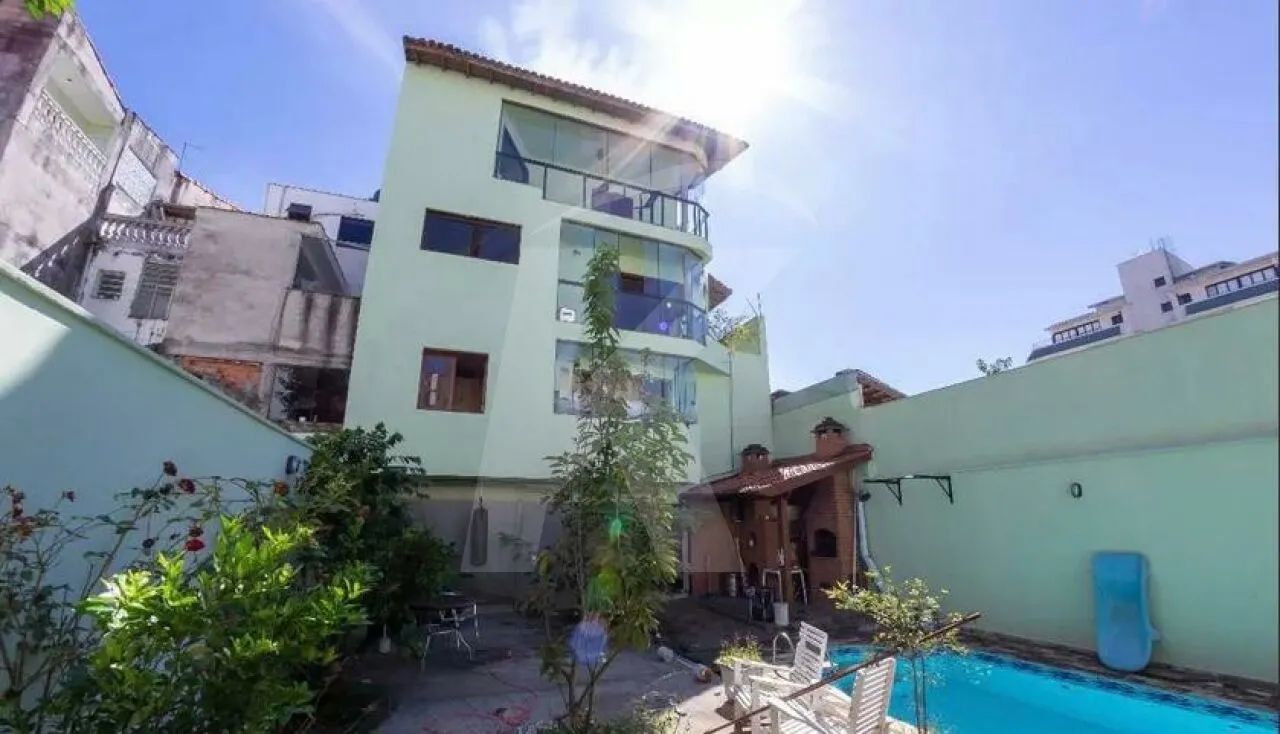 Casa com 05 quartos (sendo 04 suítes) e 6 vagas, na Vila Paulicéia