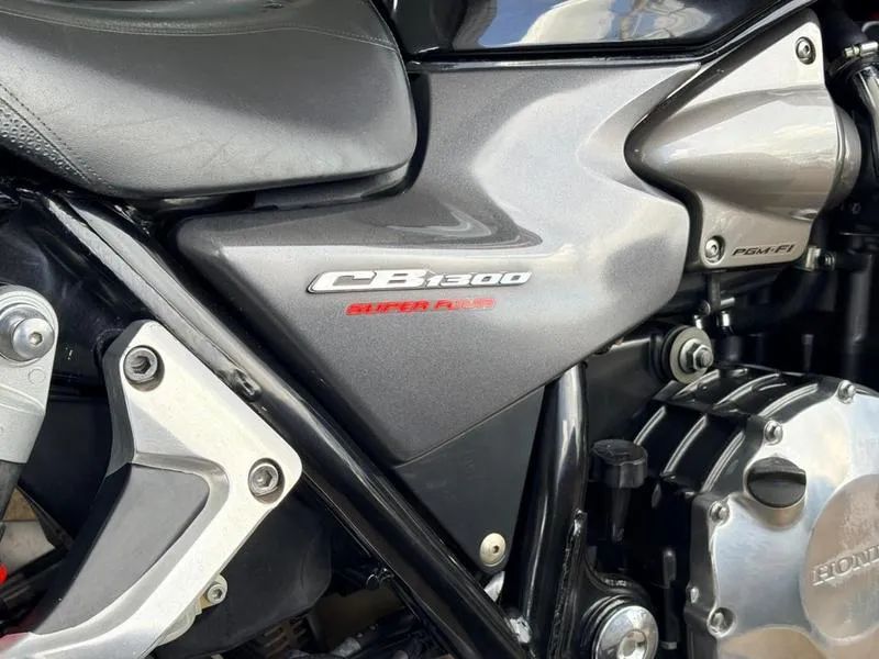 HONDA CB1300F 2008 - Foto 5