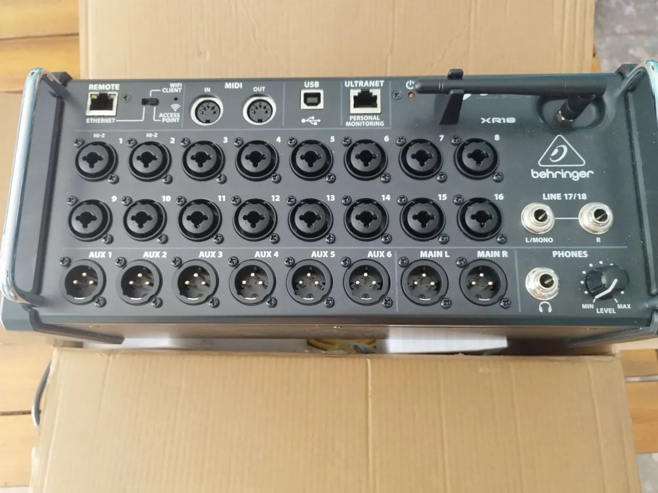 Mesa de Som Behringer XR 18 - Foto 5