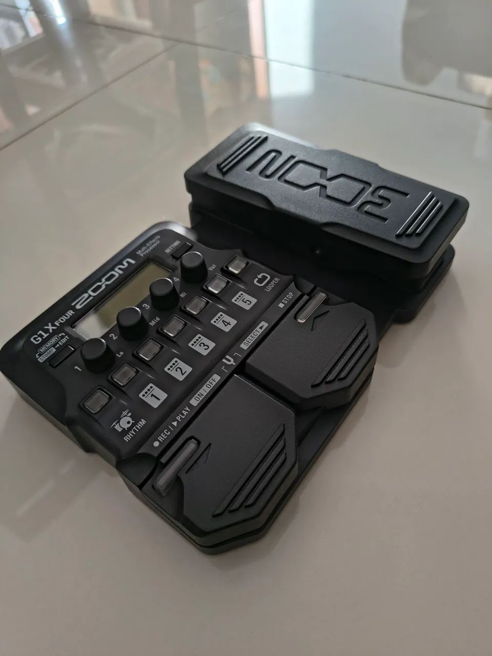 Pedaleira De Efeito Zoom G1x Four Para Guitarra - Foto 3