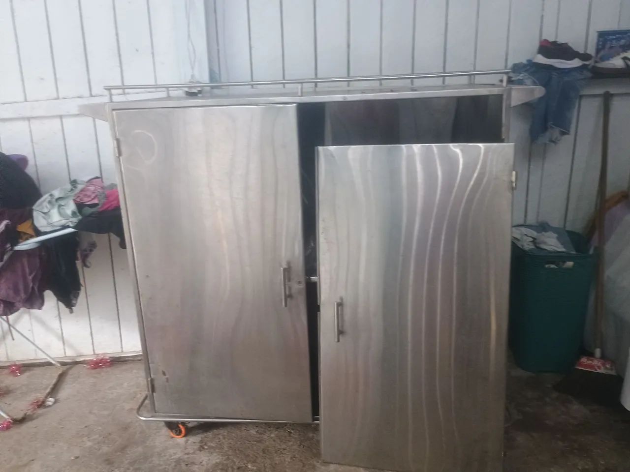 Armário hospitalar inox de rodinhas 