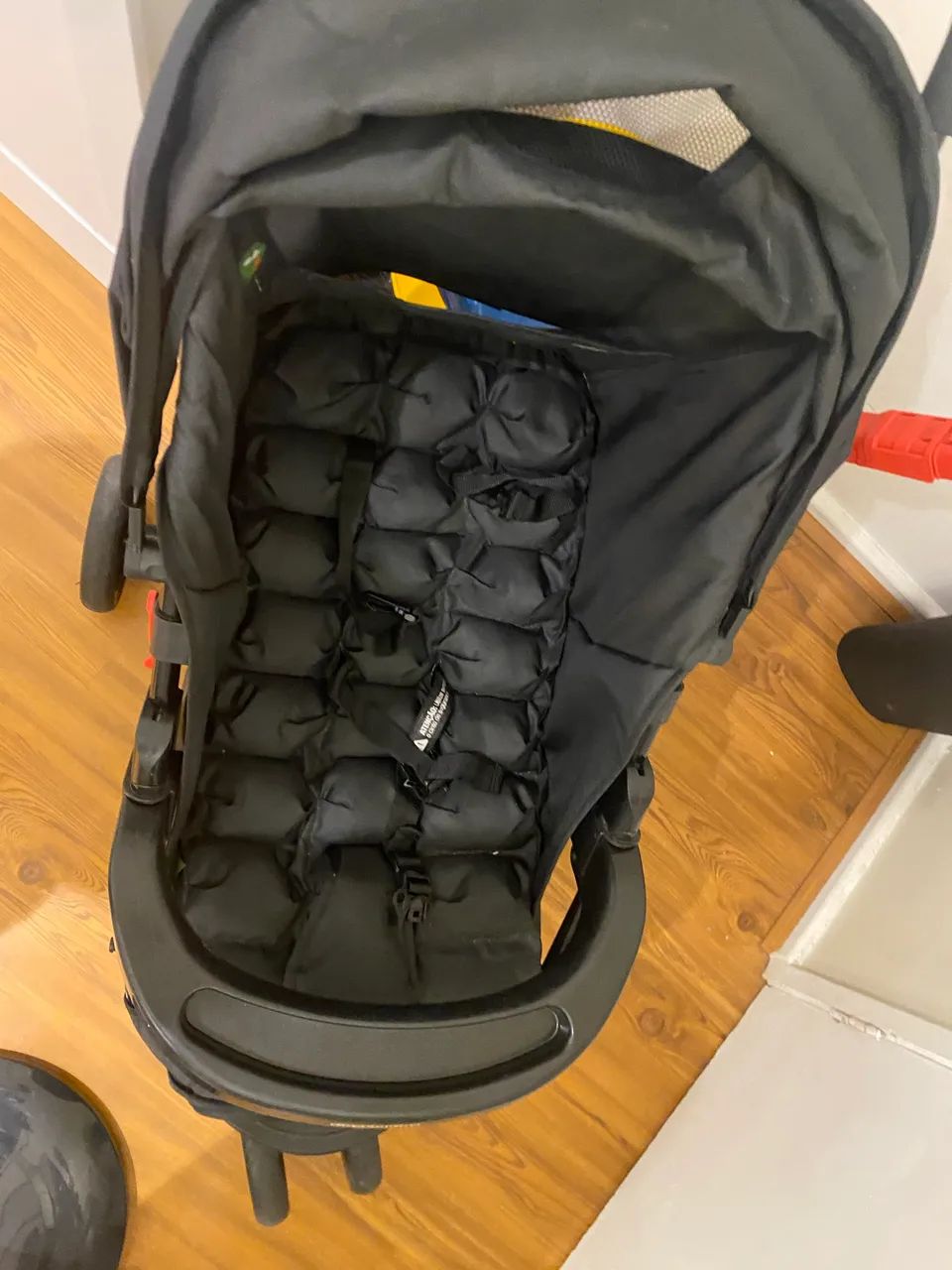 Carrinho de Bebê Cosco Toffy Preto - Foto 4