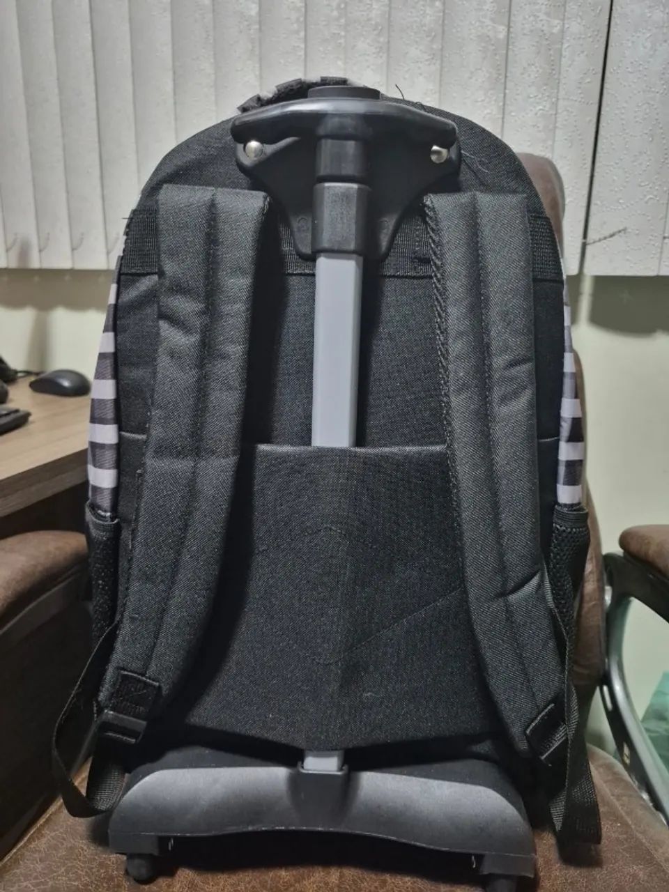 Mochilas com rodas e puxador luxo novas!!!! - Foto 6