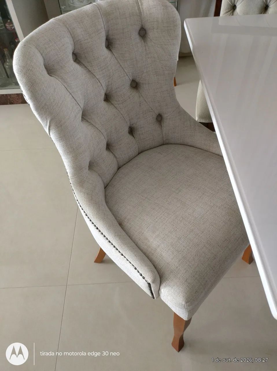 Jogo de mesa com 6 cadeiras e 2 poltronas  - Foto 3