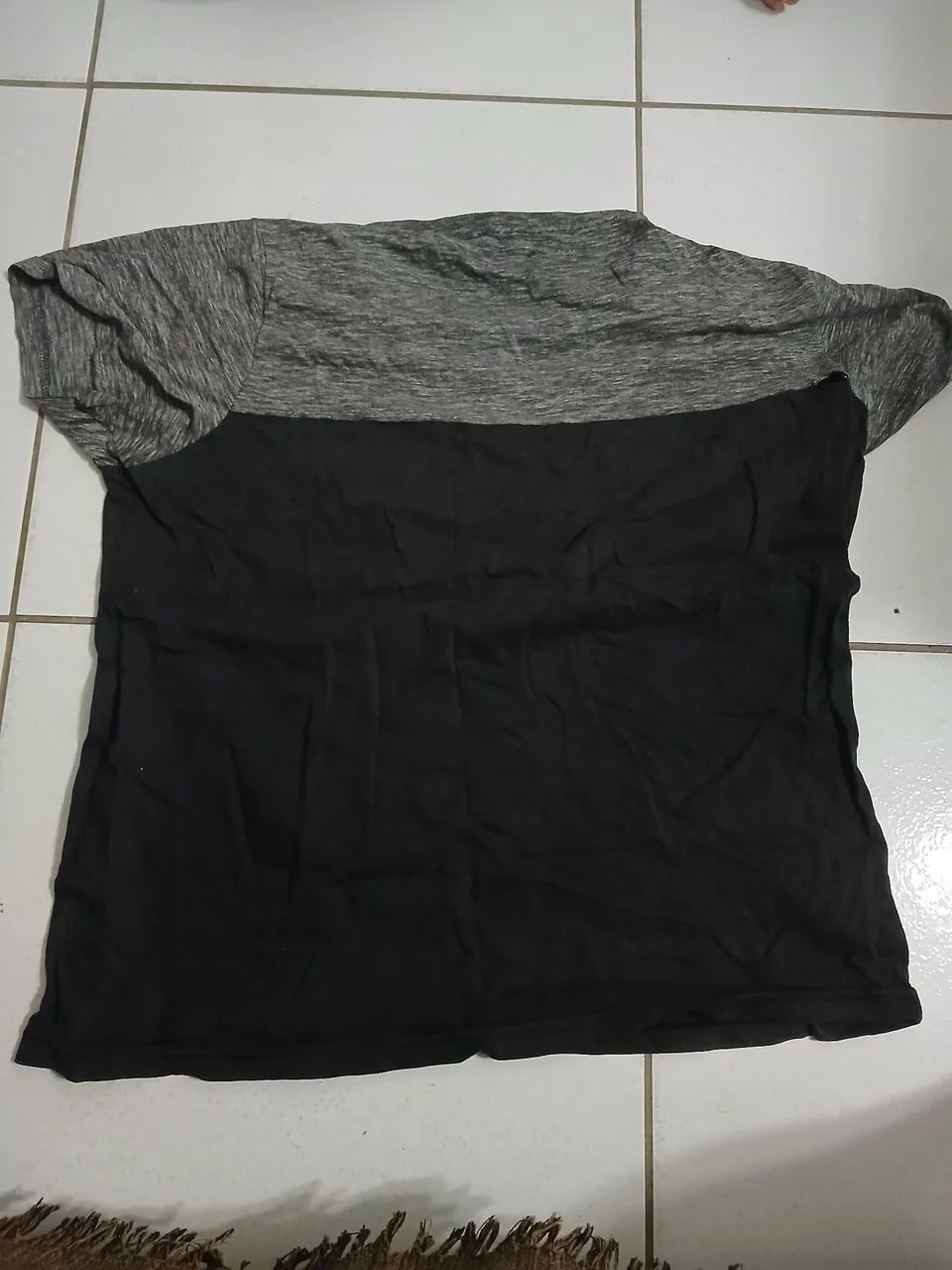 Camiseta Preta e Cinza de Algodão - Foto 2