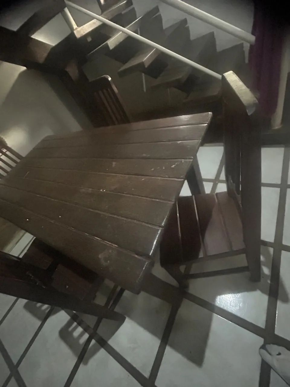 Mesa rústica madeira de lei com 5 cadeiras - Foto 2