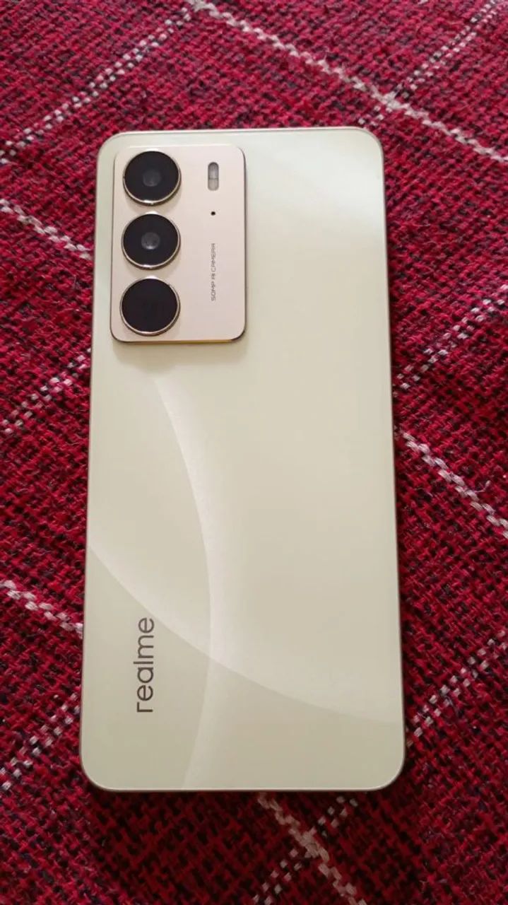 Realme C75 dourado 