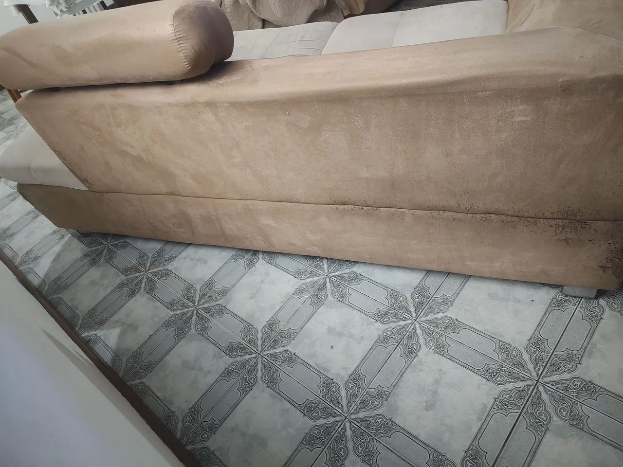 Sofá 2,20m de Canto/Chaise Bege suede + Almofadas - Foto 5