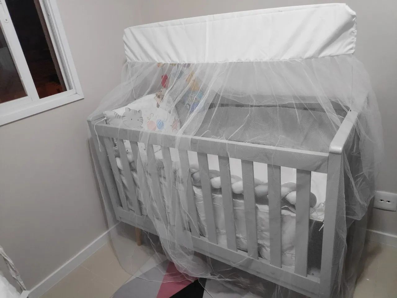 Quarto de bebê (berço, cômoda e guerra roupas)