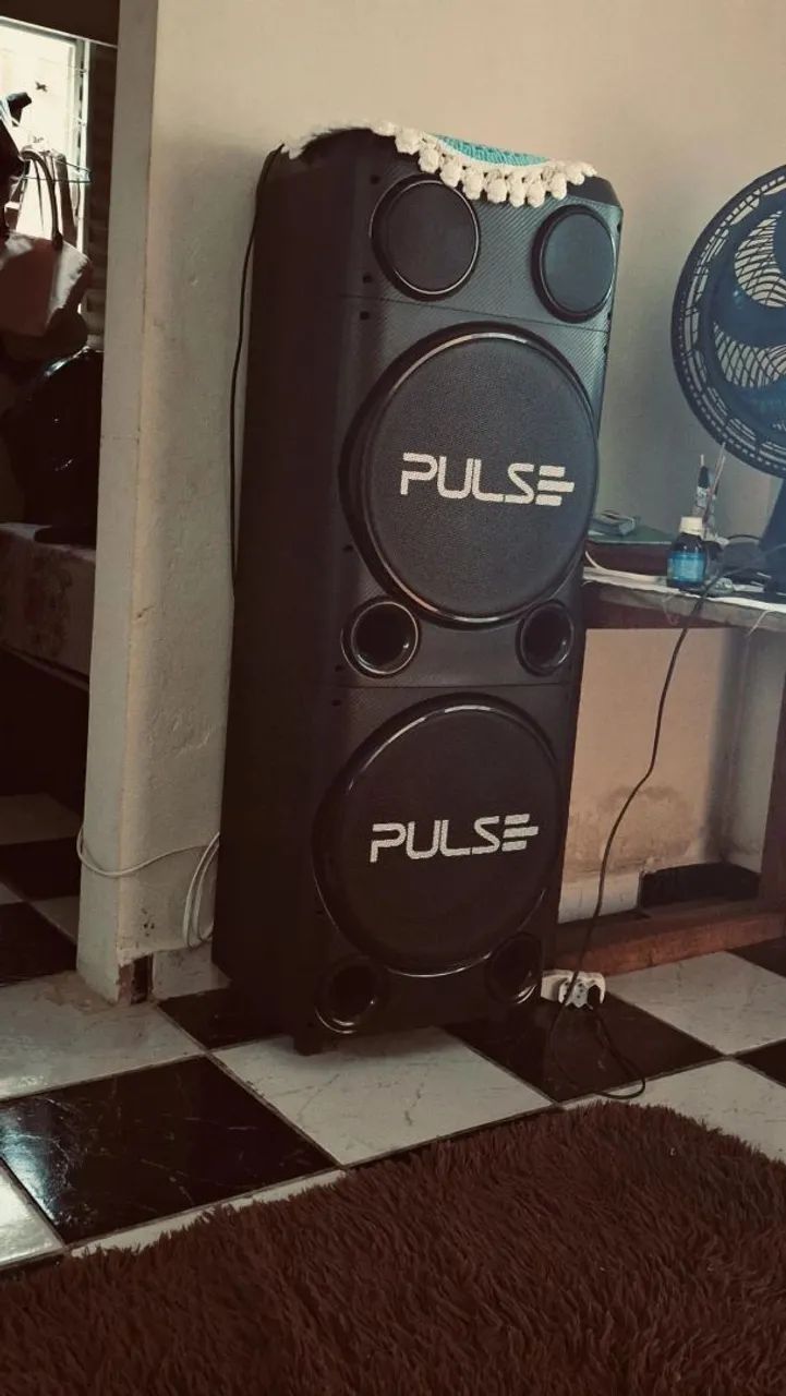 Vendo caixa de som semi nova pouco tempo de uso bem conservada  - Foto 4