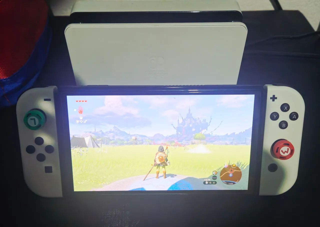 Nintendo switch OLED com acessórios e 2 jogos - Foto 3