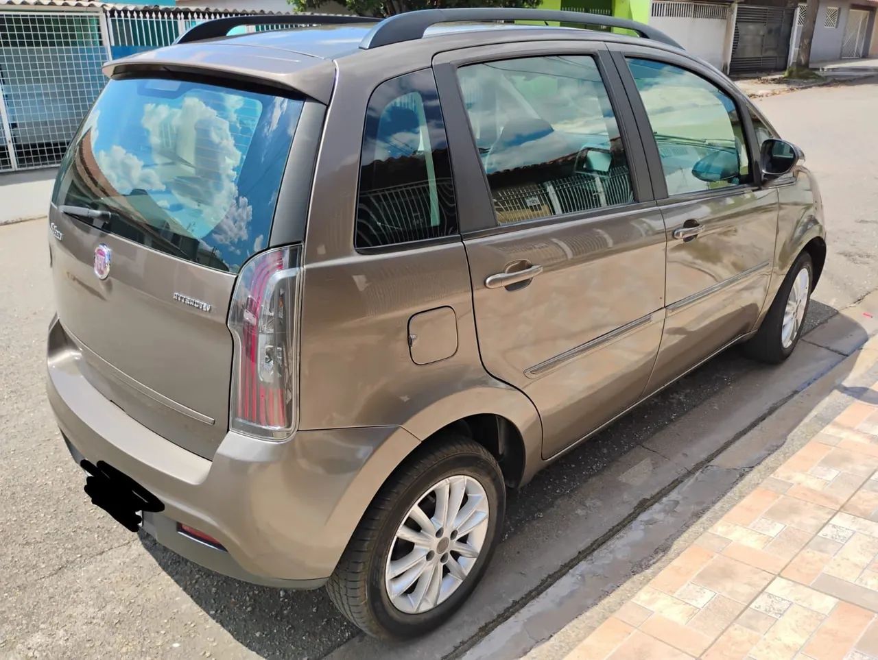 Fiat Idea Attractive 1.4 Fire Flex 8V 5P 2014 - Foto 2