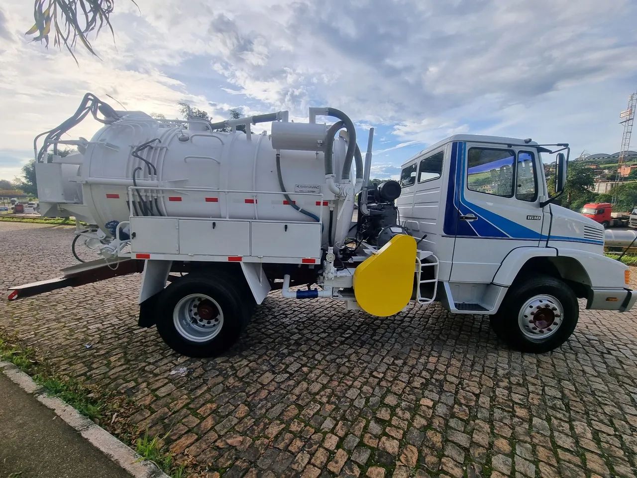 Caminhão MB 1618 Tanque Combinado - Foto 6