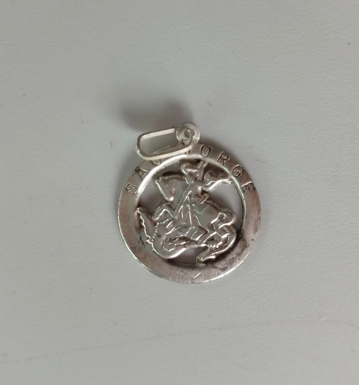 Medalha de São Jorge, feita de prata  