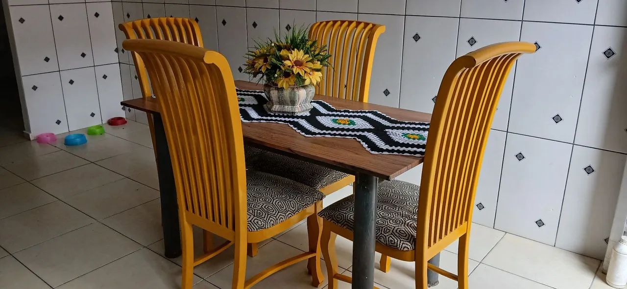 Dining table with 4 chairs.65204504497667120