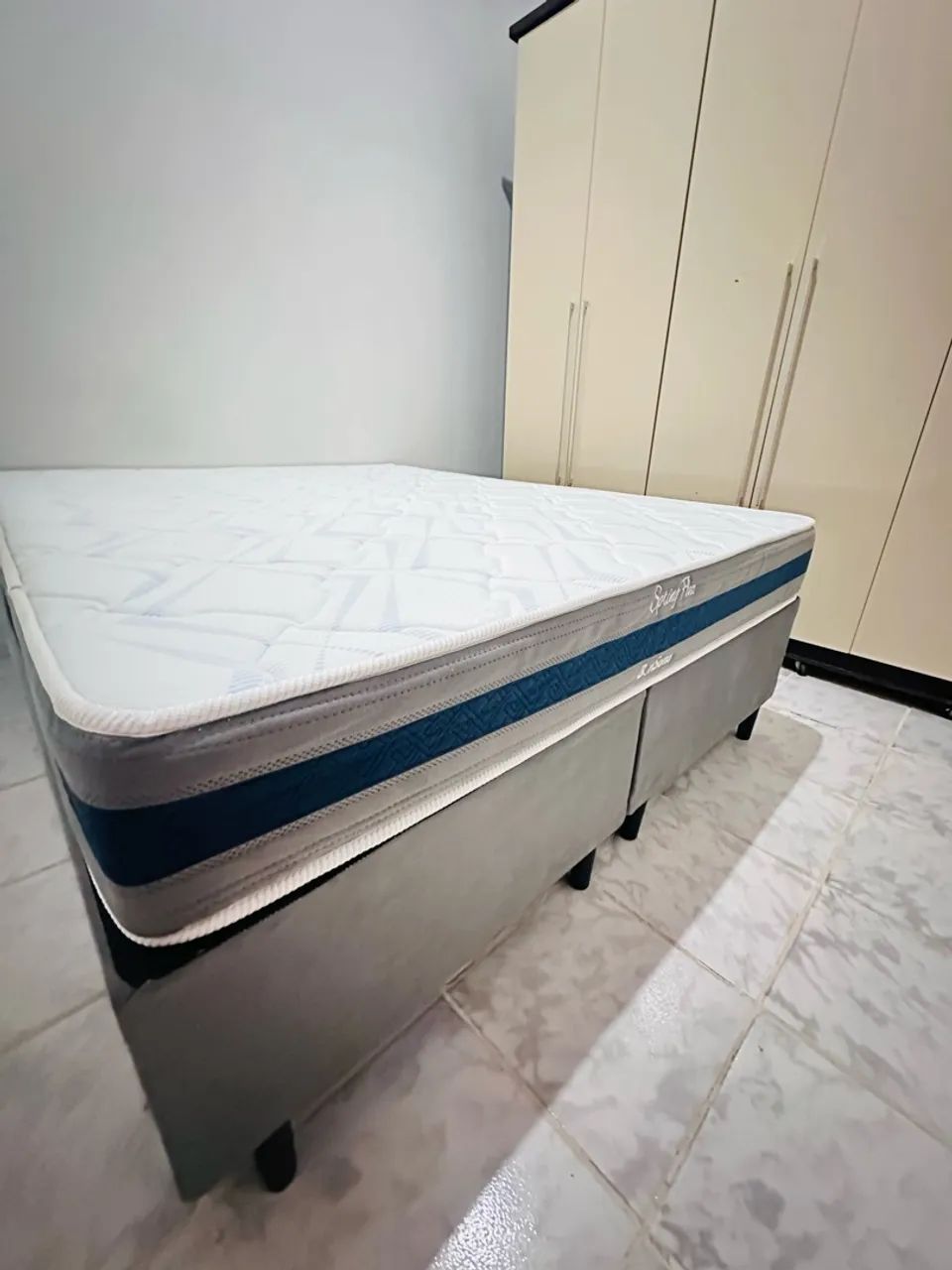 CAMA BOX QUEEN SIZE COM MOLAS ENSACADAS