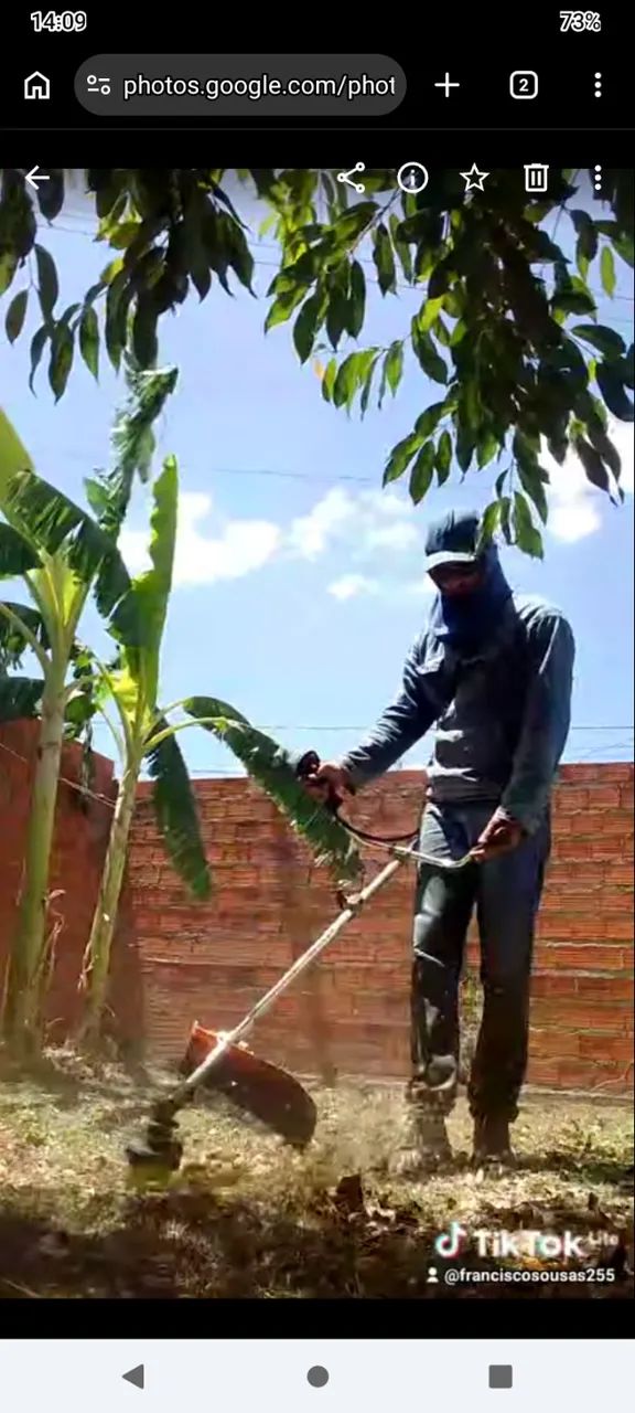 Limpeza de terreno com roçadeira 
