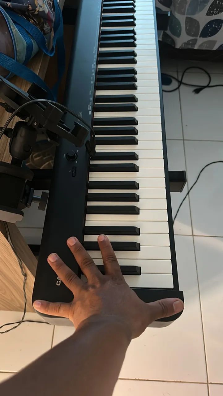 Piano digital, acompanha suporte estante em Z e os cabos  - Foto 2