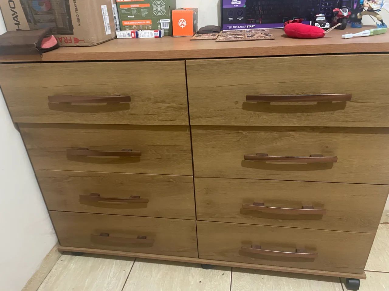 Cômoda 8 Gavetas com Rodinha 