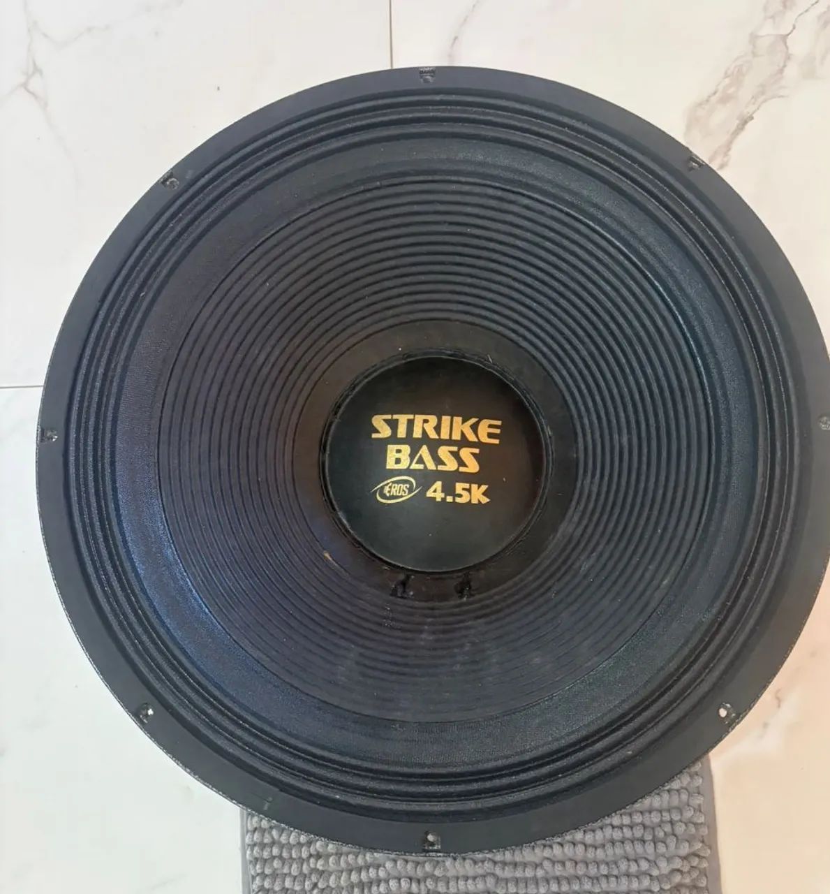 Vende-se grave Striker Bass 18p  - Foto 3