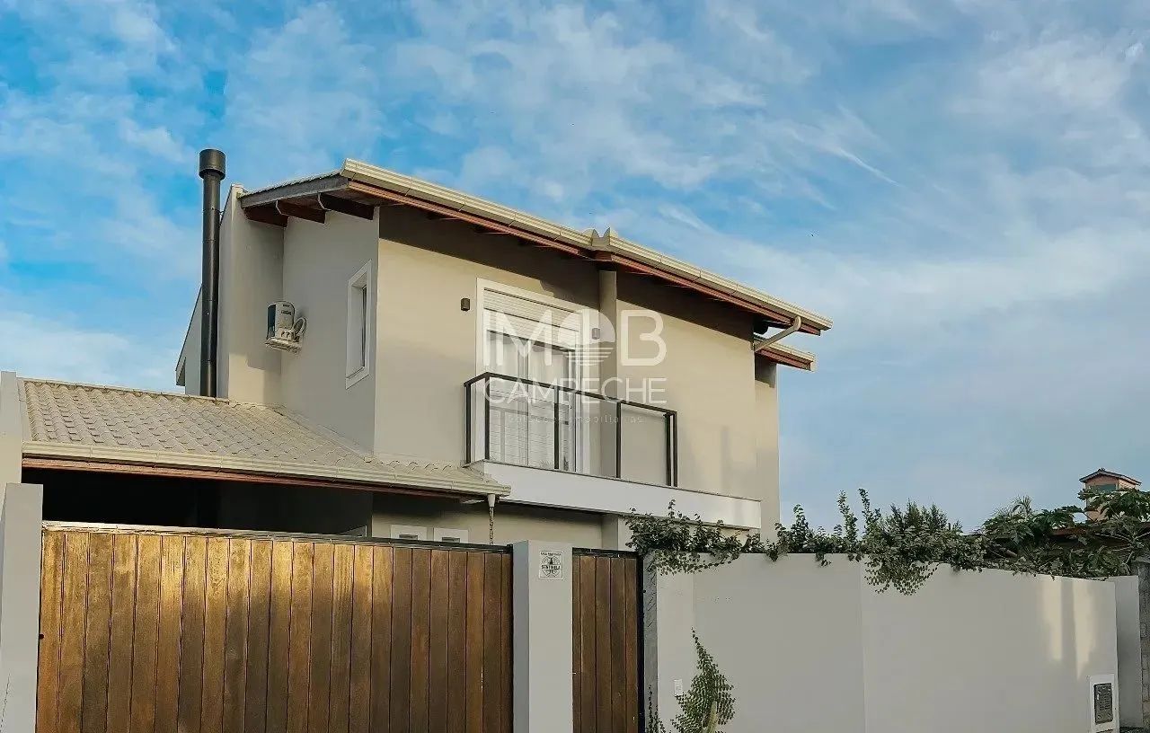 Casa de 3 dormitórios à venda no Campeche