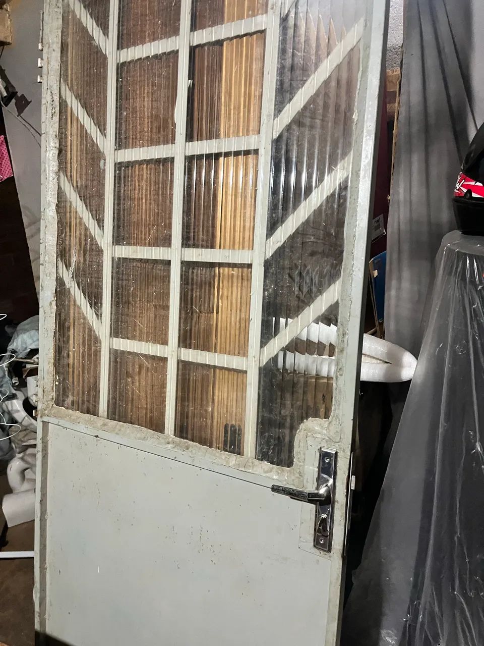 Porta de ferro e vidro duas folhas 