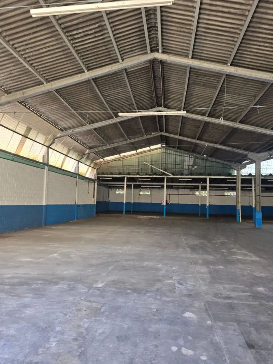 Três Rios - Galpão com 1.800m².