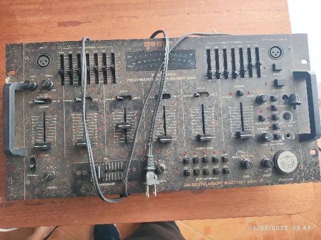 Mixer DJ Gemini PDM-7024 Vintage (Funcionando, 2 knobs para trocar) - Foto 3