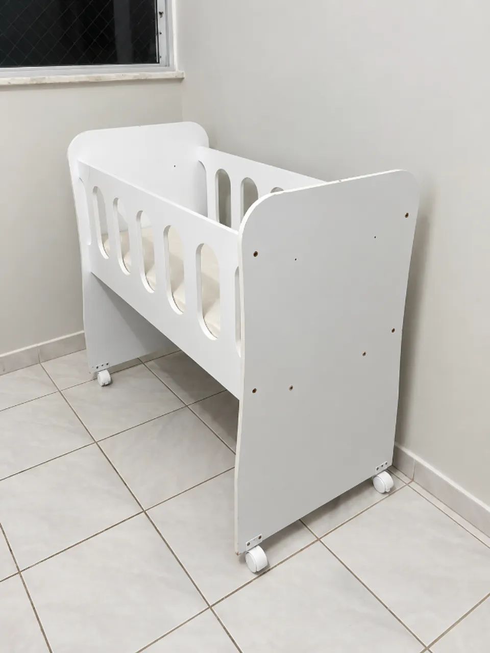 Mini Berço Moisés Branco com Colchão e Rodinhas - Foto 2
