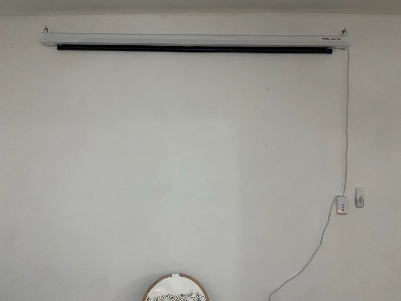 Tela para projetor automática 