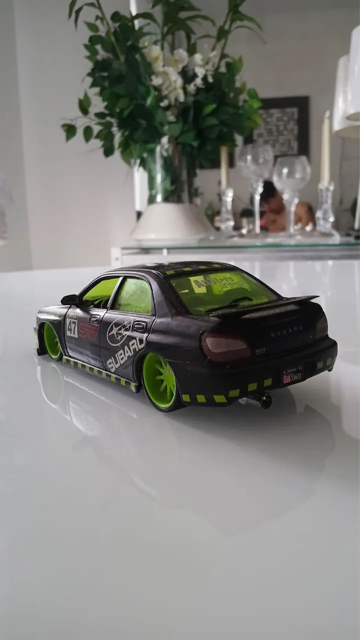 Subaru Maisto escala 1:24