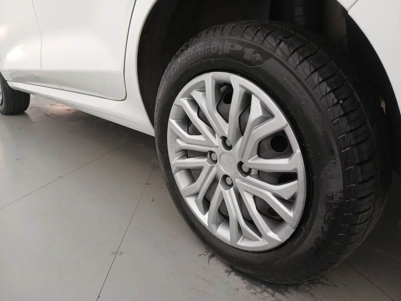Fiat Cronos 1.0 6V Flex, foto 12 de 18