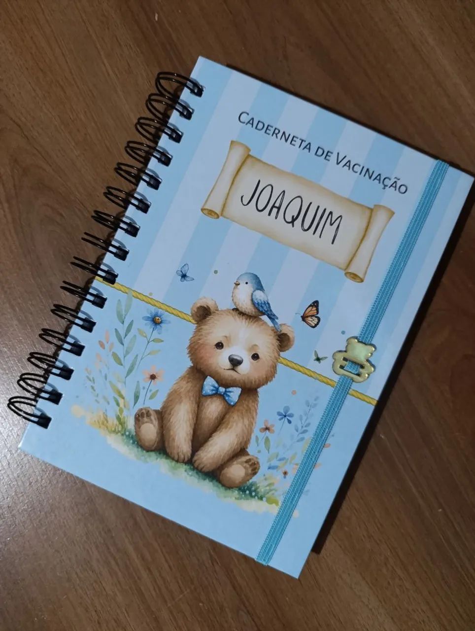 Cadernetas de vacinação personalizadas.