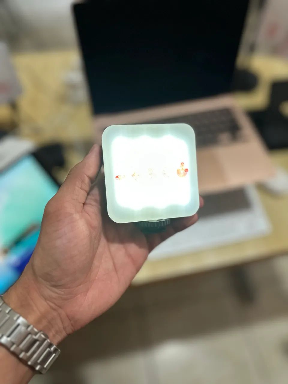 LED Mini Iluminador RGB 7w Para Fotos Videos Câmera Celular Notebook - Foto 4