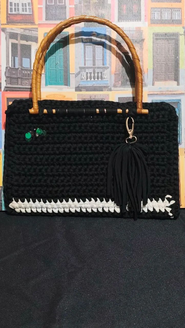 Bolsa Artesanal em Crochê com Alças de Madeira - Foto 3